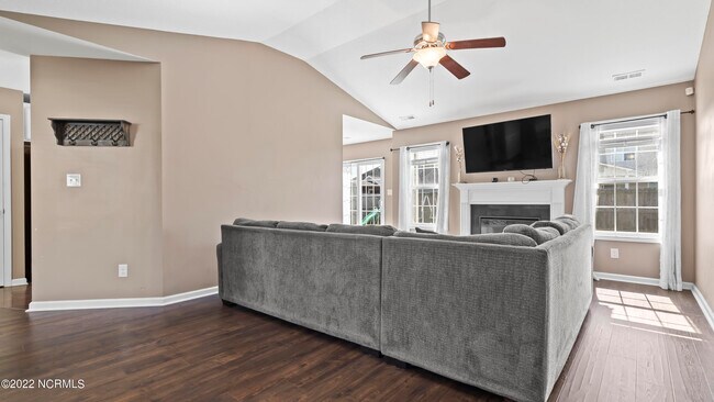 Building Photo - 206 Riverstone Ct