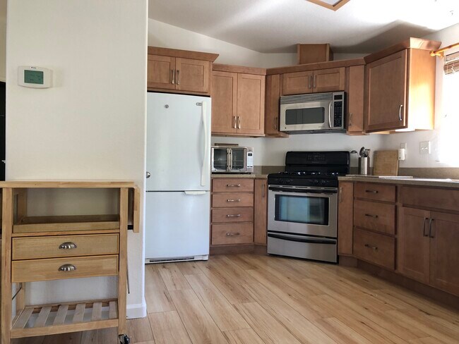 Building Photo - 9930 Quail Hill Dr