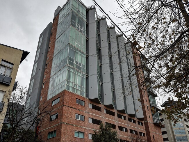 Building Photo - 2000 Bagby St