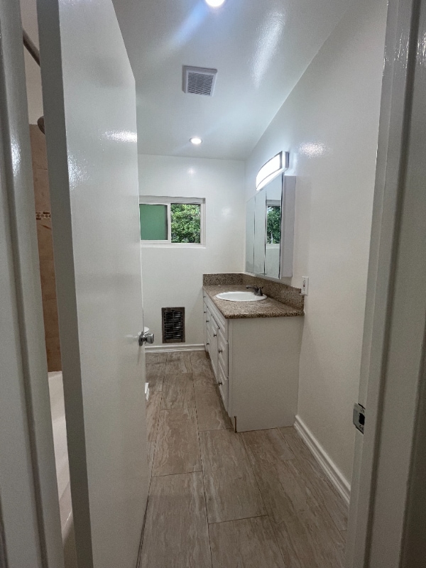 Building Photo - 251 N El Molino Ave