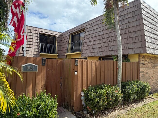 Building Photo - 1021 Springdale Cir