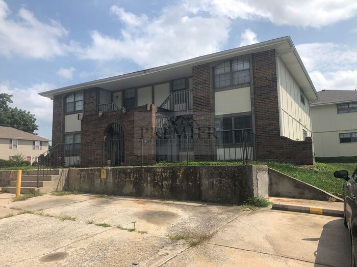 Primary Photo - 300 W Montgomery St #2, Odessa, MO 64076 -...