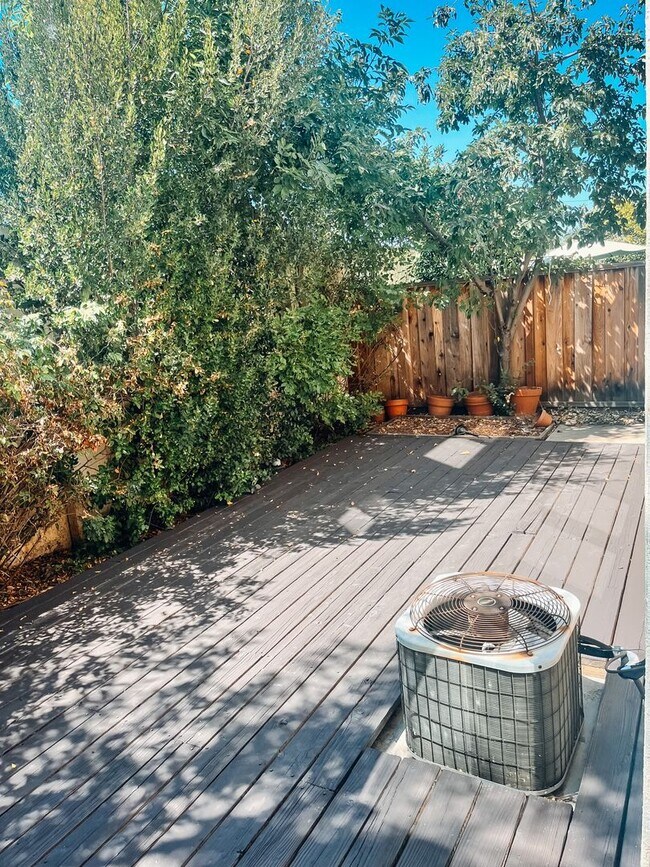 Building Photo - Updated Home in Pleasanton!