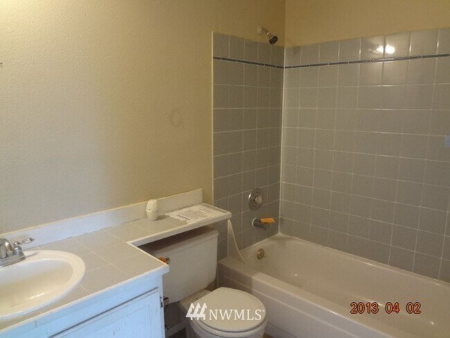 Foto del edificio - Spacious Condo in Renton