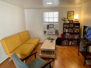 Building Photo - 822 Byrne St