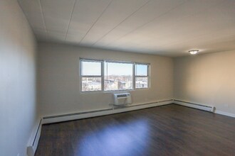 Building Photo - 7301 N Ridge Blvd