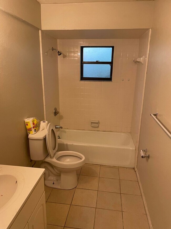 Building Photo - 2 bedroom 2 bath with huge storage area