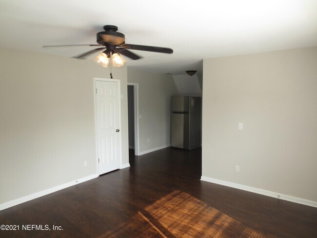 Foto del edificio - 1912 Monteau Dr