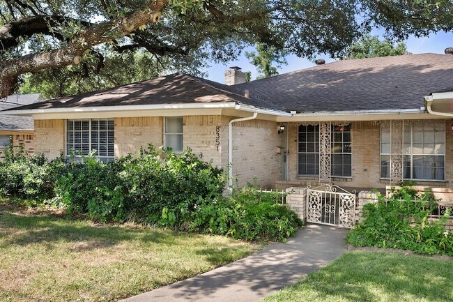 Building Photo - 8351 Lullwater Dr
