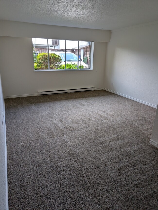 Building Photo - 575 Marifield Ave