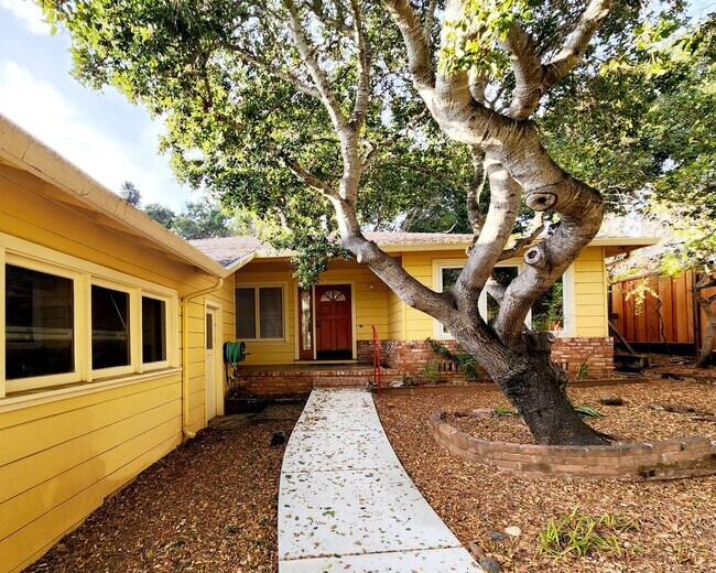 Building Photo - Beautiful home in Belmont