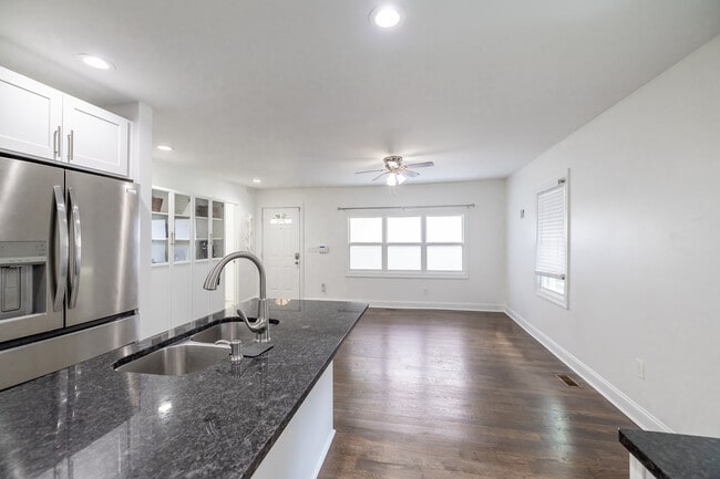 Building Photo - 2065 W Flat Shoals Terrace