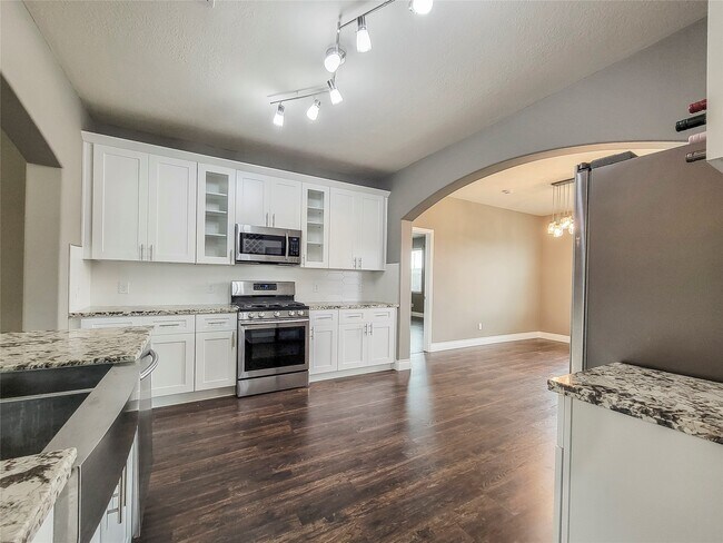 Building Photo - 4626 Legends Bay Dr