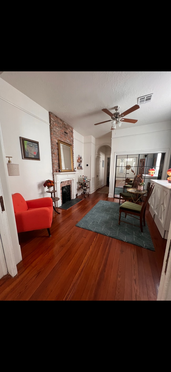 Building Photo - 426 S Hennessey St