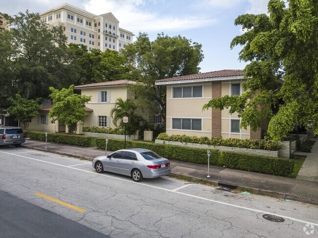 Building Photo - 414 Valencia Ave
