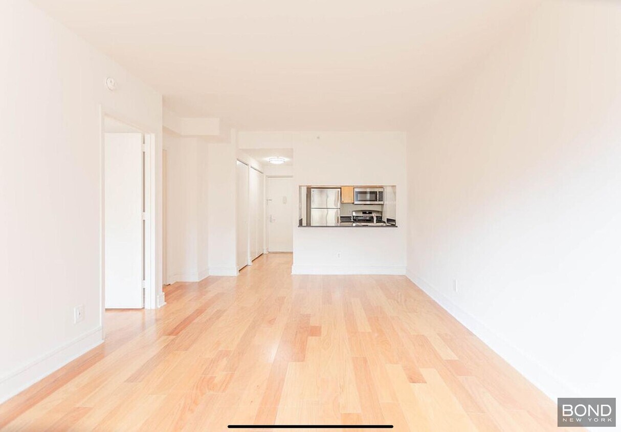 Foto del edificio - 323 W 96th St