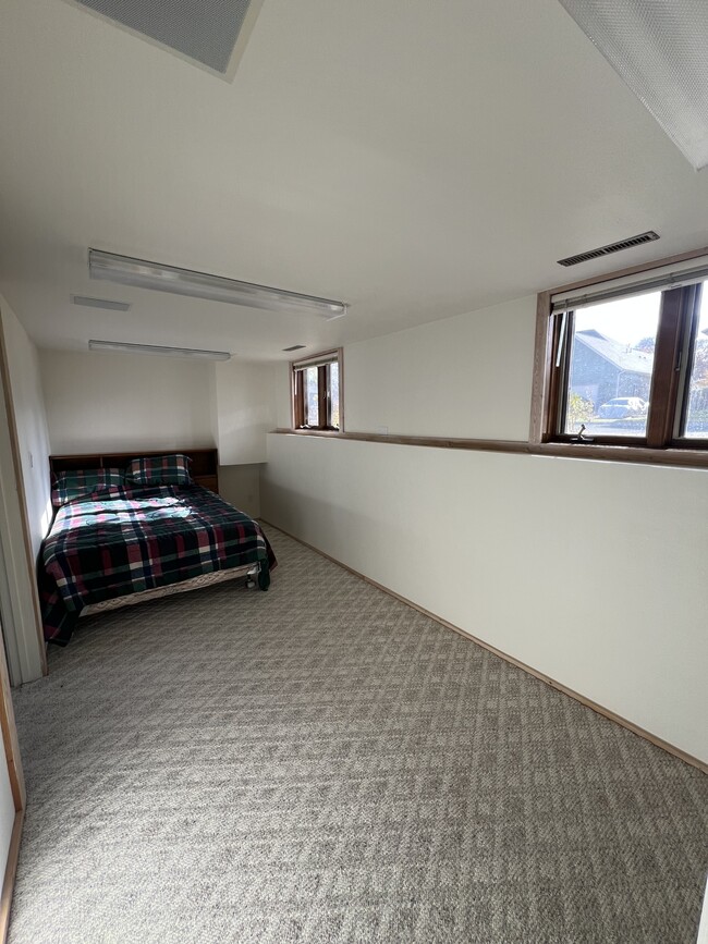 Building Photo - 454 Paxon St