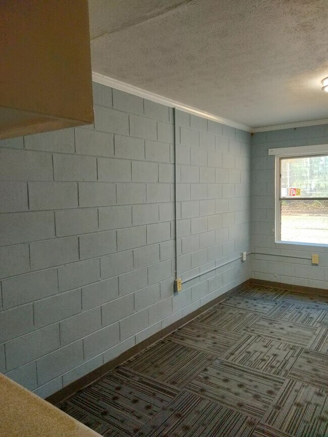 Foto del edificio - 2 BDRM 1 BATH