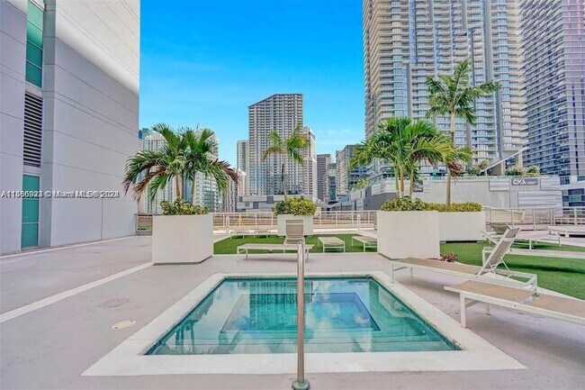 Foto del edificio - 690 SW 1st Ct