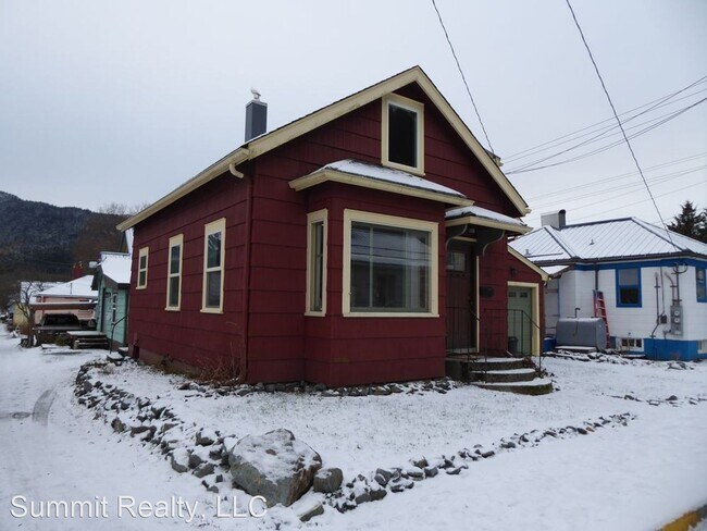 Building Photo - 3 br, 1.5 bath House - 1026 C St