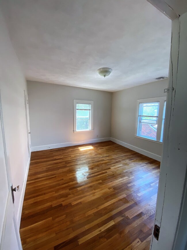 Building Photo - 6 Homer St