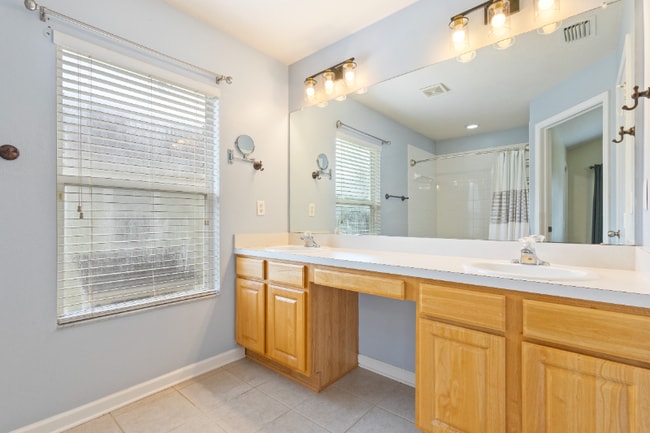 Foto del edificio - 8324 72nd Ln E