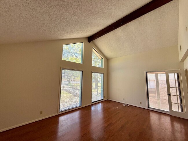 Building Photo - NEAR GOLF COURSE - WELL ESTABLISHED SPICEW...