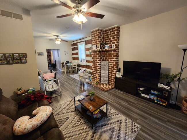 Foto del edificio - 3 Bedroom for Rent in Mount Joy!