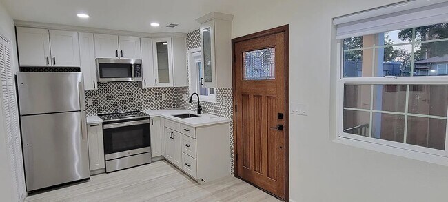 Puerta de entrada/cocina - 438 Minor Ave