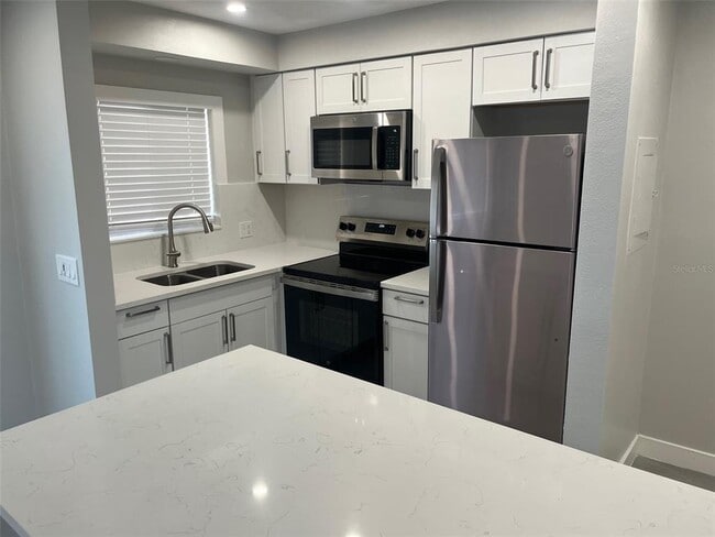 Building Photo - 1605 Pass a Grille Way