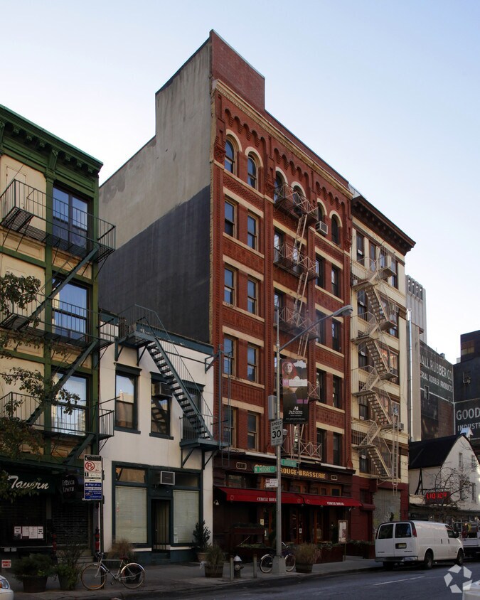 Foto principal - 241-243 W Broadway