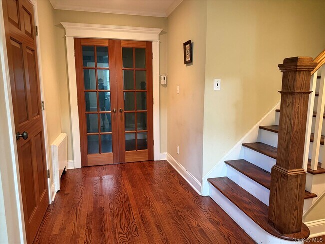 Building Photo - 60 Oaktree Ln
