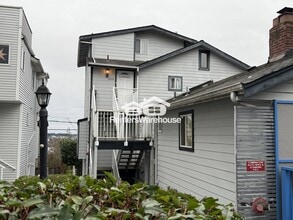 Building Photo - 6514 Phinney Ave N