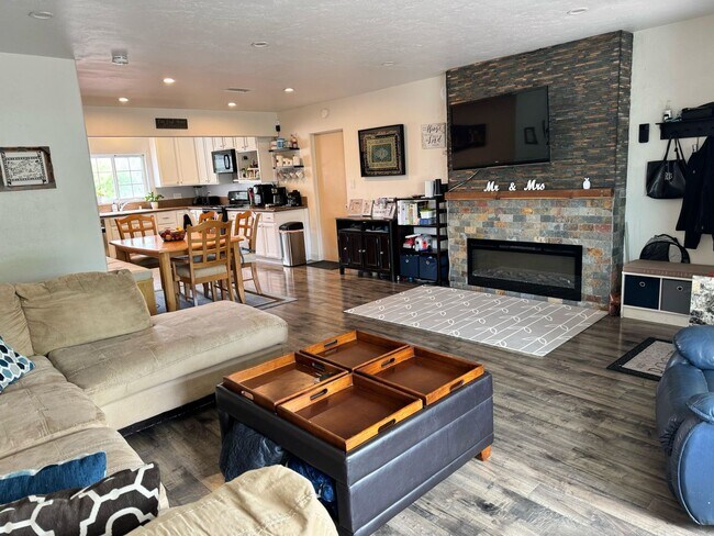 Foto del edificio - Impressive 3 BDRM, 2BA house in Rolando av...