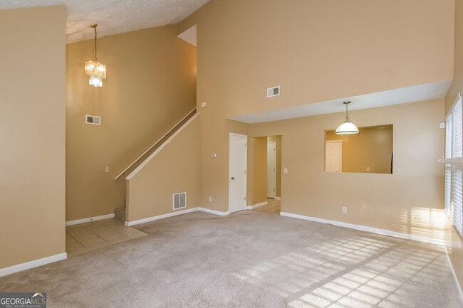 Building Photo - 1975 Glenwood Downs Dr