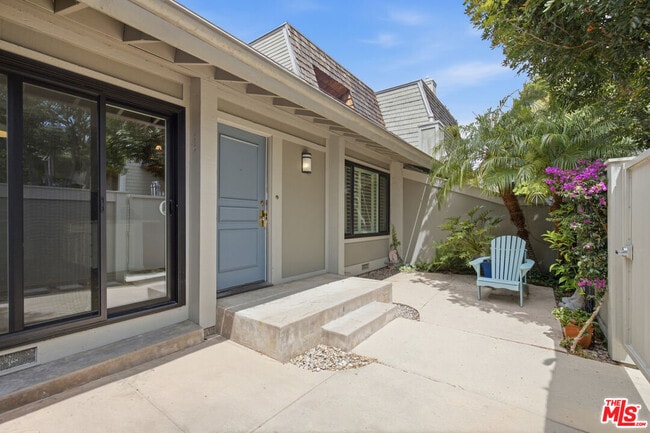 Building Photo - 13322 Maxella Ave