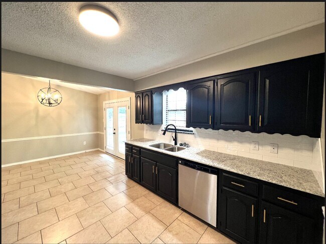Building Photo - Beautiful Remodeled 3 Bedroom, 2 Bath Home...
