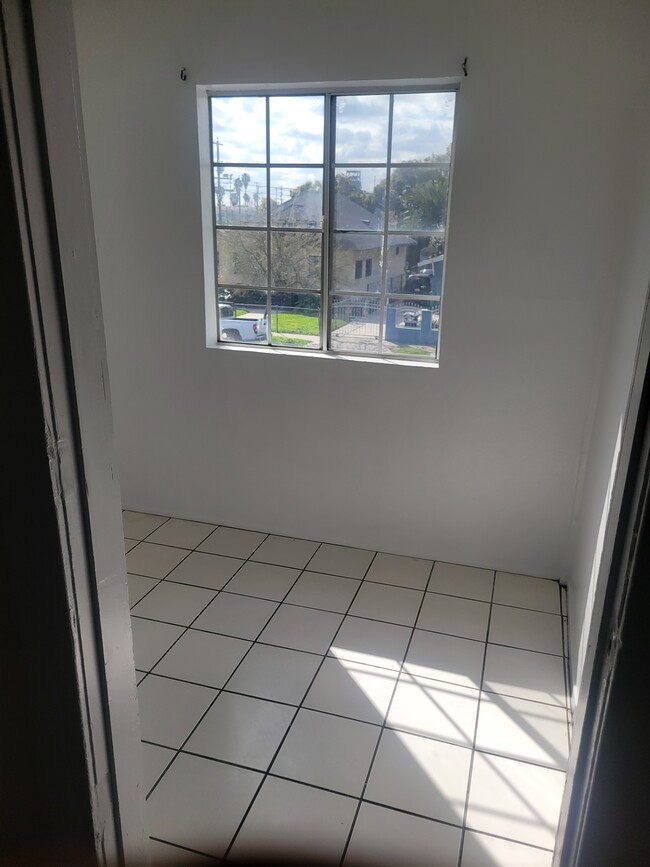 Foto del edificio - 421 E 56th St