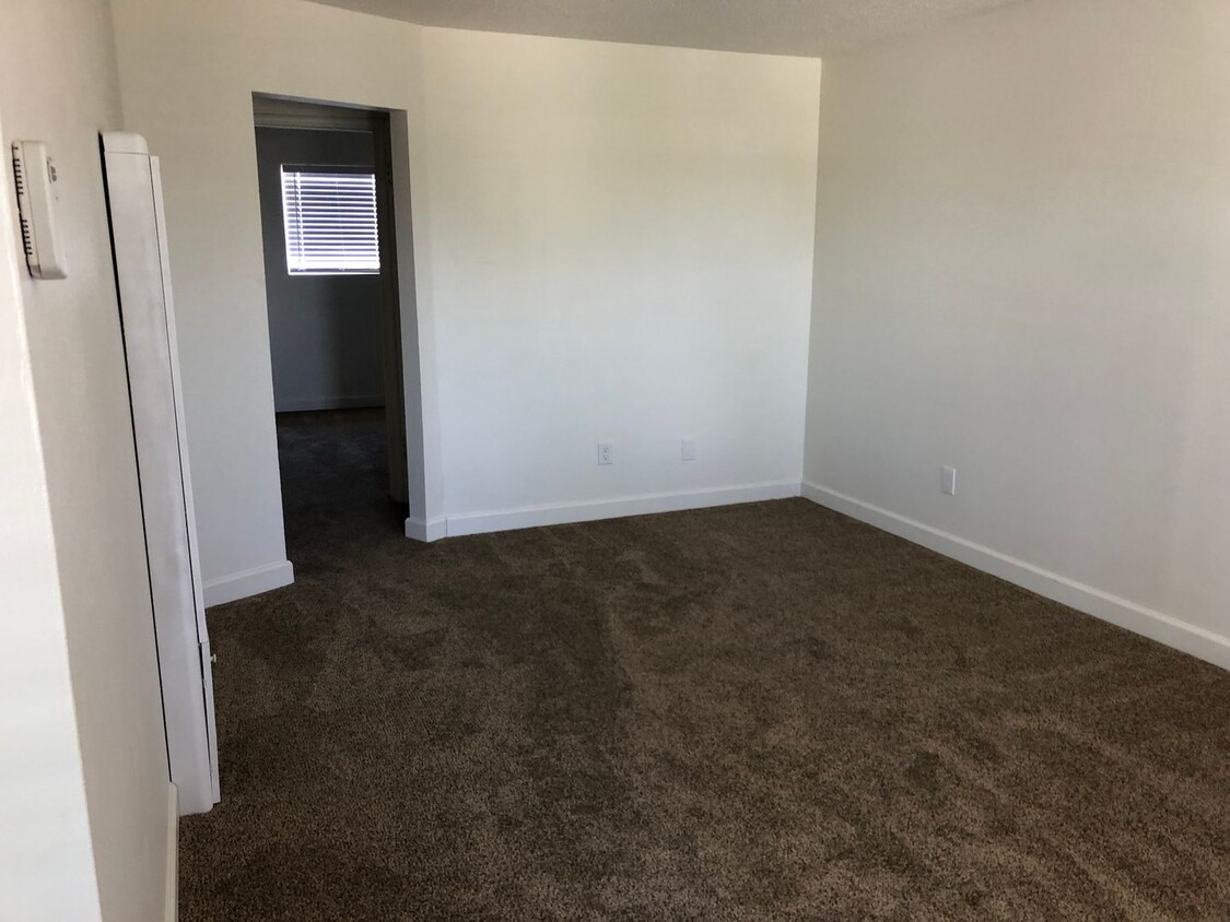 Primary Photo - 2 Bedroom Apartment close to downtown