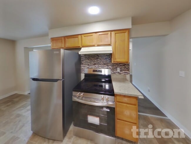 Building Photo - 622 6th Ave S