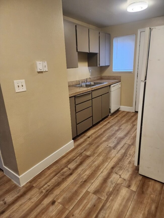 Building Photo - 2808 E Everett Ave