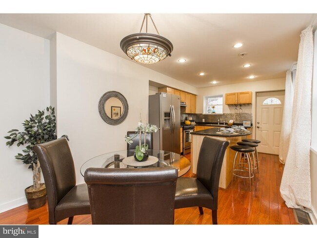 Photo - 856 N 20th St House