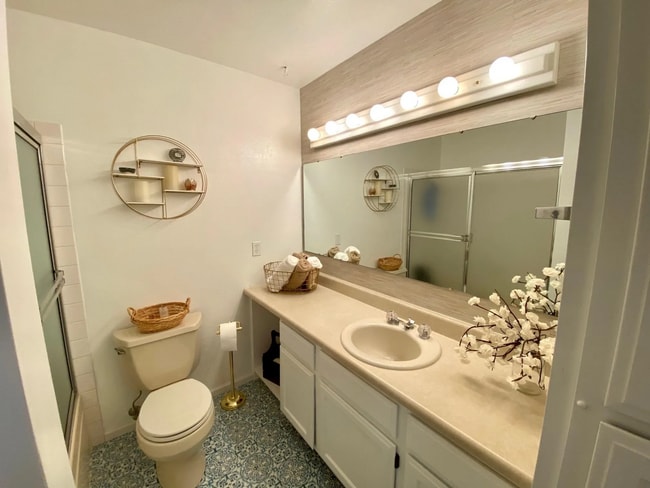 Building Photo - 1911 E Broadway St