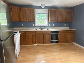 Building Photo - 8 Cornerbrook Cir