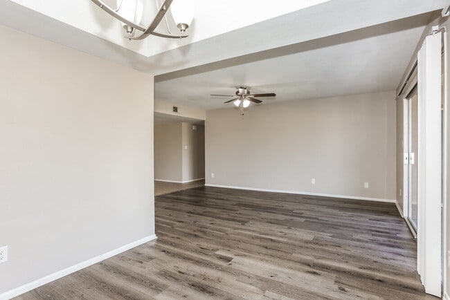 Building Photo - 2300 E Chicago St