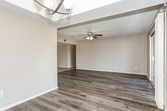 Foto del edificio - 2300 E Chicago St