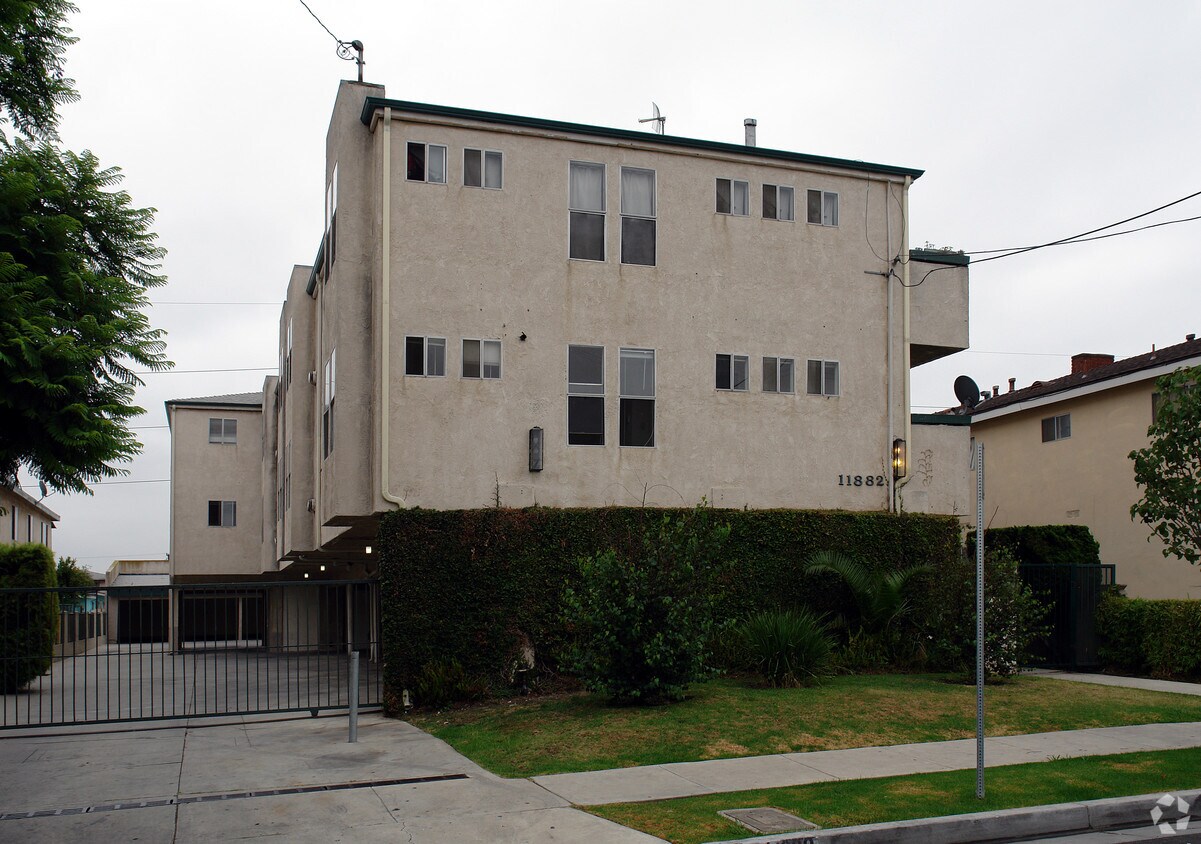Building Photo - 11882 Gale Ave