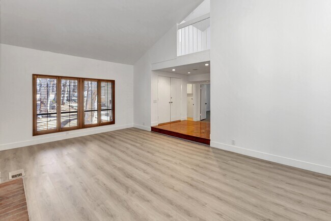 Building Photo - 24946 Ravenswood