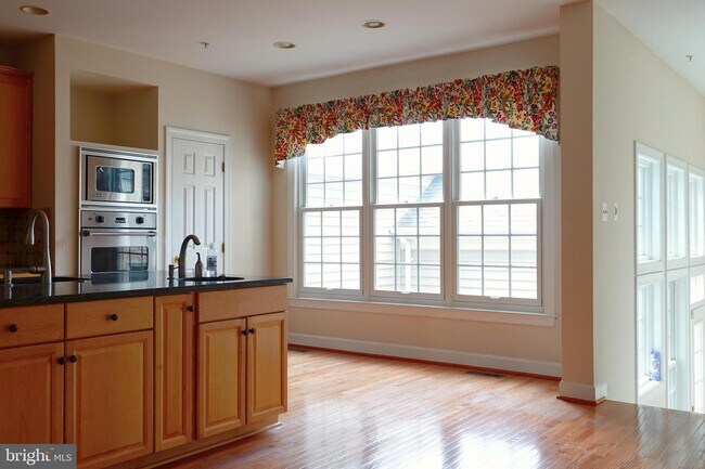 Foto del edificio - 1005 Crestfield Dr