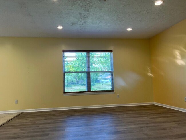 Building Photo - 1234 Linden Way